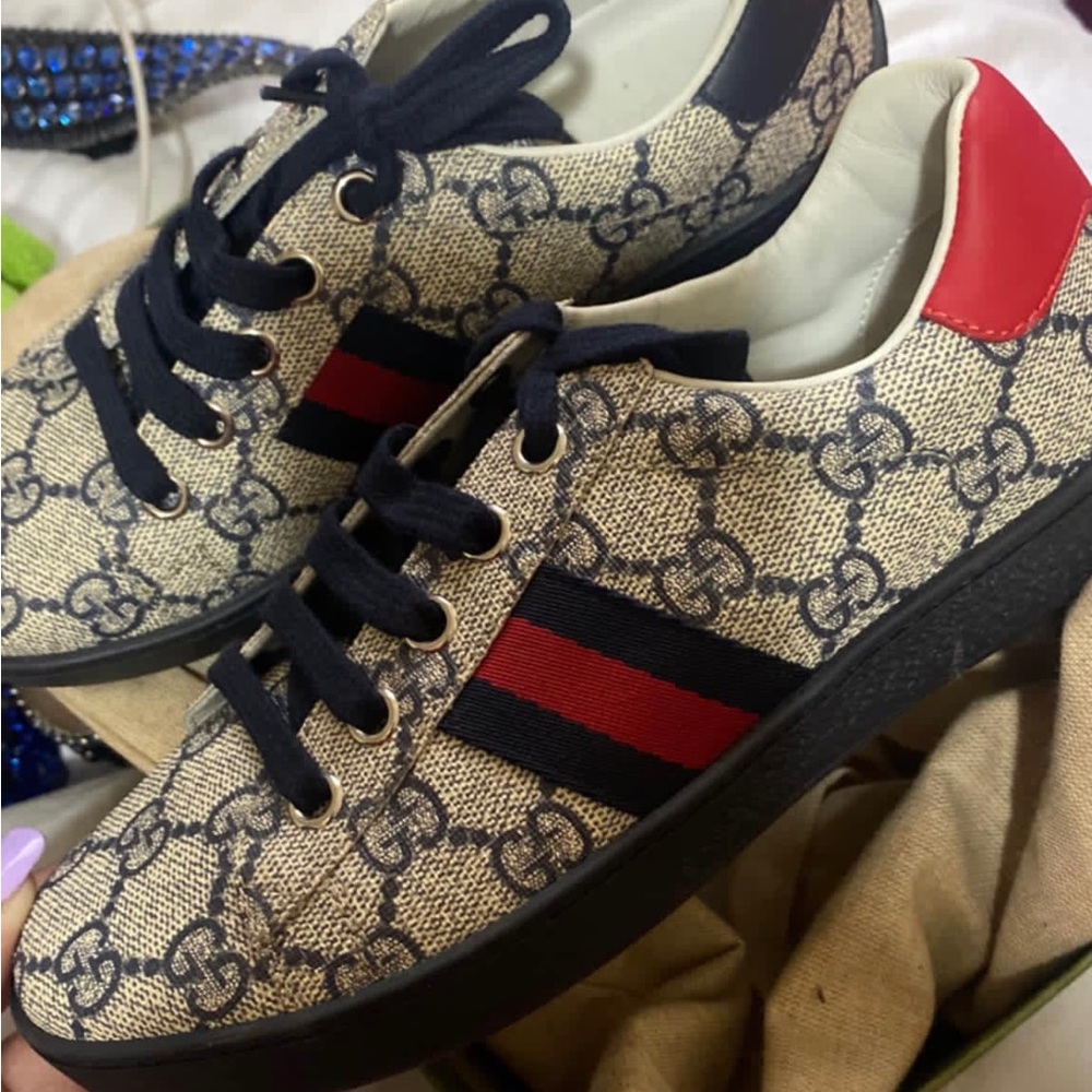 Kids Gucci sneaker size 2 worn once
